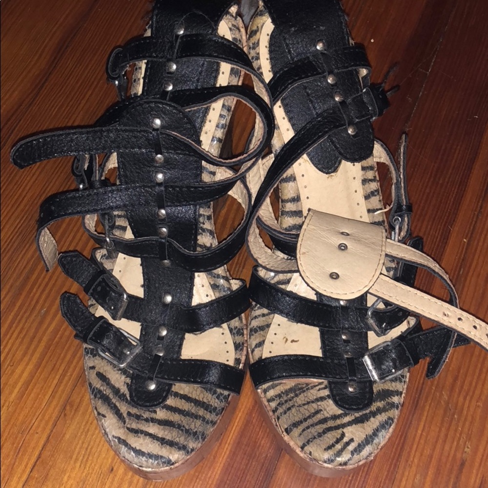 black wedges